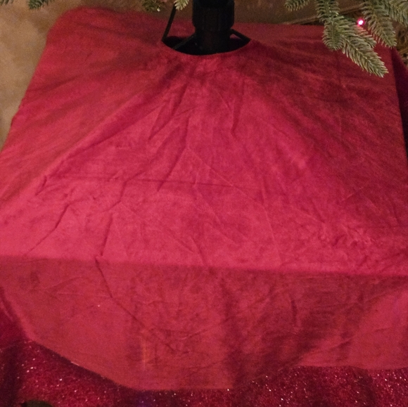 NWOT "Glitzhome" Red Tree Skirt - Picture 2 of 3